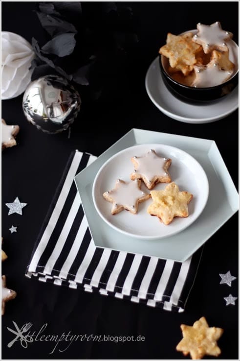 Sternstunden: Apfel- und Kirsch-Haselnuss-Sterne von Agnes {In der Weihnachtsbäckerei} weihnachtspla-CC-88tzchen-1