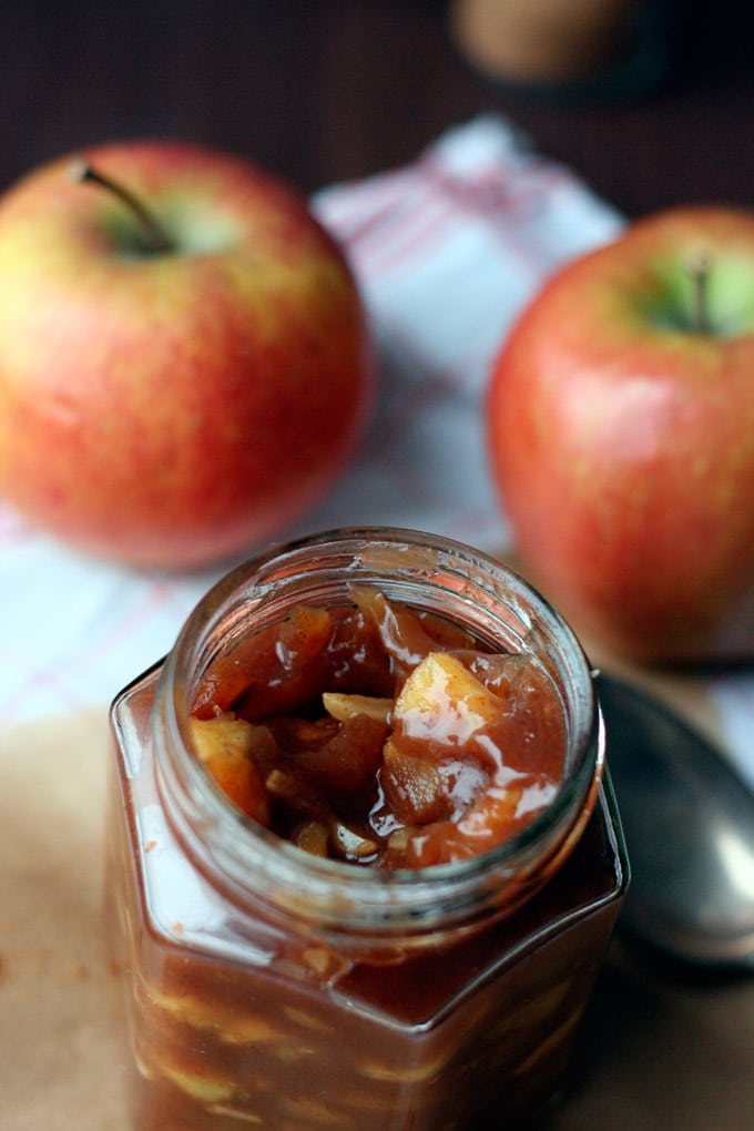 4-Zutaten Bratapfelmarmelade mit karamellisierten Apfelstückchen, Zimt und geröstete Mandeln - Kochkarussell.com 4-Zutaten Bratapfelmarmelade mit karamellisierten Apfelstückchen, Zimt und geröstete Mandeln - Kochkarussell.com