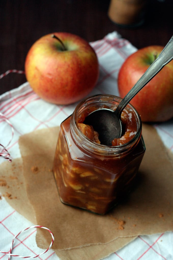 4-Zutaten Bratapfelmarmelade mit karamellisierten Apfelstückchen, Zimt und geröstete Mandeln - Kochkarussell.com 4-Zutaten Bratapfelmarmelade mit karamellisierten Apfelstückchen, Zimt und geröstete Mandeln - Kochkarussell.com