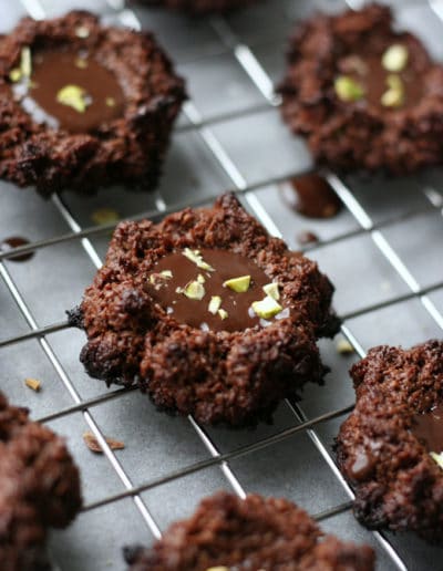 Saftige Schoko-Makronen mit dunklem Schokoladenkern