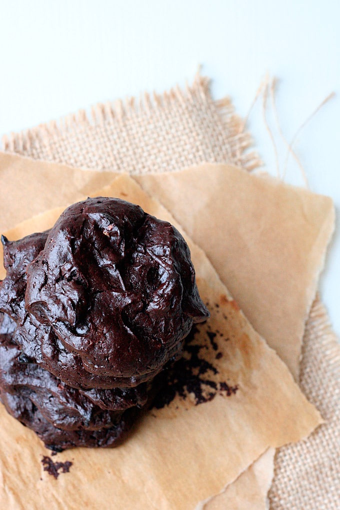 Dark Chocolate Avocado Cookies. 6 Zutaten, 1 Schüssel und die besten Cookies, die ich je gebacken habe - Kochkarussell.com Dark Chocolate Avocado Cookies. 6 Zutaten, 1 Schüssel und die besten Cookies, die ich je gebacken habe - Kochkarussell.com