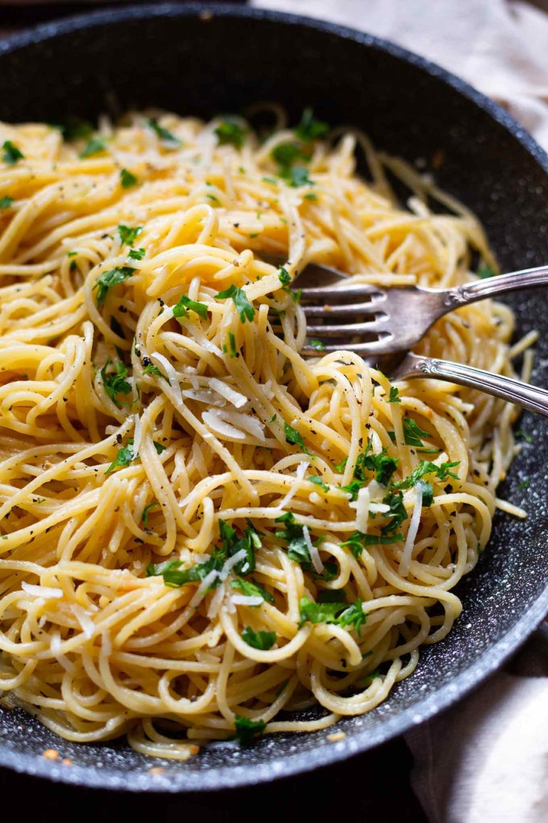 15-Minuten Pasta mit Knoblauch, Zitrone und Parmesan Pasta-mit-Knoblauch,-Zitrone-und-Parmesan-1