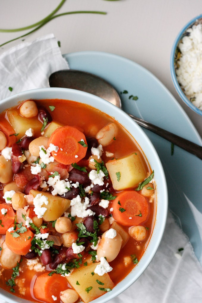 Kichererbsen-Bohnen-Stew mit Tomaten und Feta - Kochkarussell.com