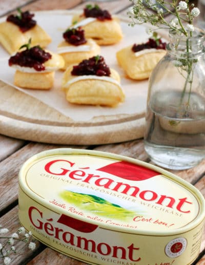 Luftige Blätterteigwölkchen mit Géramont und Preiselbeer-Chutney-Rezept5