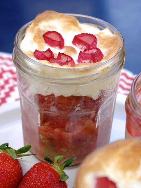 Erdbeer-Rhabarber-Crumble von Küche KuntaBunt