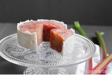 Geeistes Rhabarber-Kokos-Törtchen von Grüne Mixtion