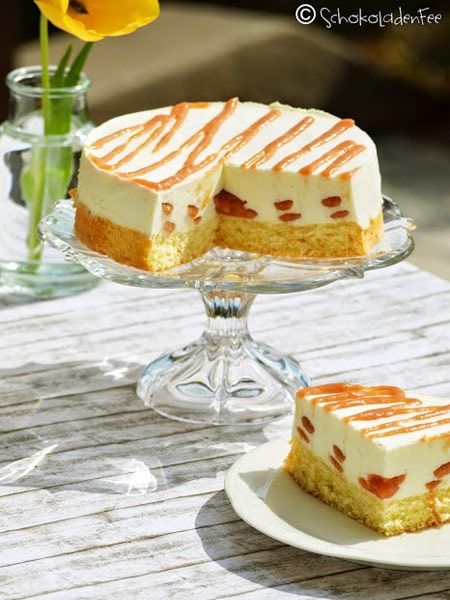 Panna Cotta Torte mit Rhabarberswirl