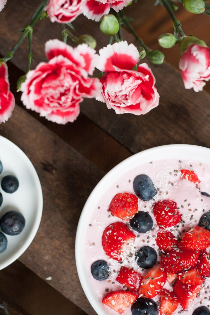 10 eiskalte Erfrischungen für heiße Tage - Very Berry Breakfast Bowl - Kochkarussell.com 10 eiskalte Erfrischungen für heiße Tage - Very Berry Breakfast Bowl - Kochkarussell.com
