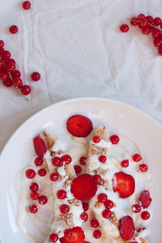 Gesundes Bananensplit. Vollgepackt mit guten Zutaten, gefroren und in 5 Minuten fertig - kochkarussell.com Gesundes Bananensplit. Vollgepackt mit guten Zutaten, gefroren und in 5 Minuten fertig - kochkarussell.com
