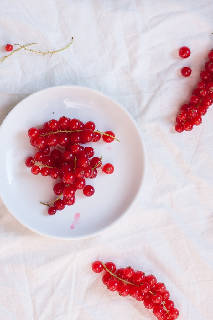 Gesundes Bananensplit. Vollgepackt mit guten Zutaten, gefroren und in 5 Minuten fertig - kochkarussell.com Gesundes Bananensplit. Vollgepackt mit guten Zutaten, gefroren und in 5 Minuten fertig - kochkarussell.com