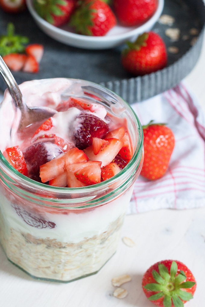 Strawberry Cheesecake Overnight Oats - Kochkarussell.com