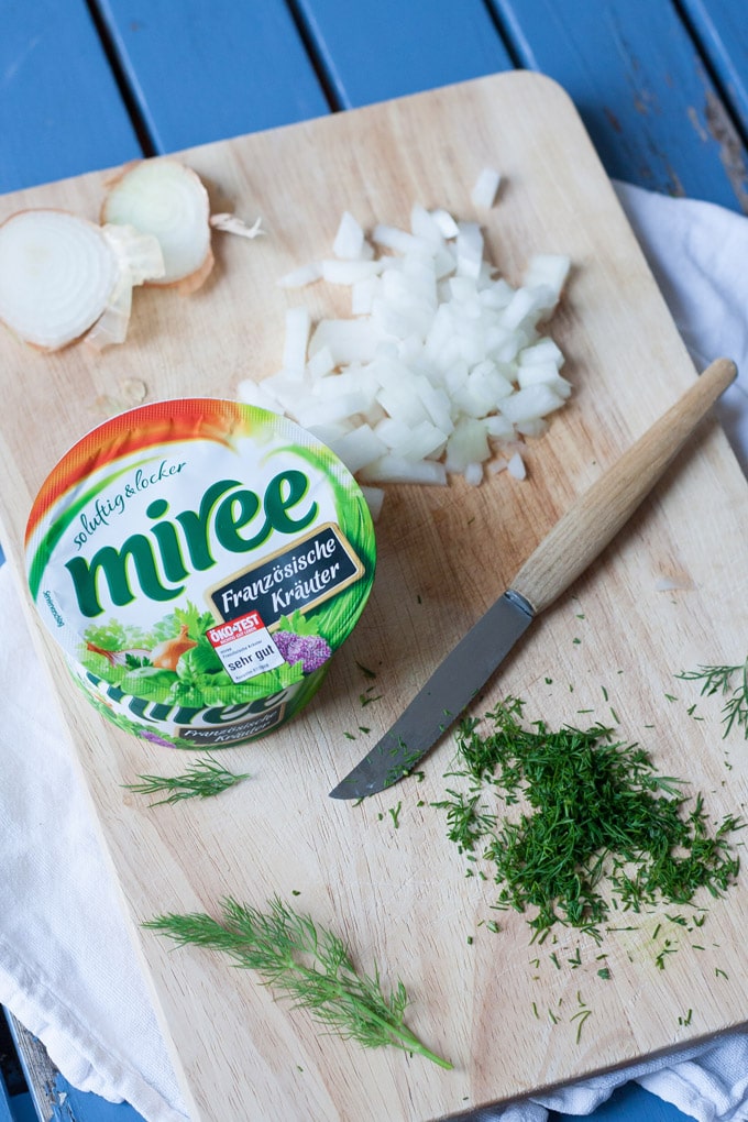 15-Minuten Pasta mit Frischkäse-Sauce und Räucherlachs. Herrlich cremig und so gut - kochkarussell.com