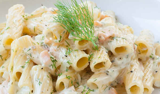 Pasta mit Frischkäse-Sauce und Räucherlachs - Kochkarussell.com