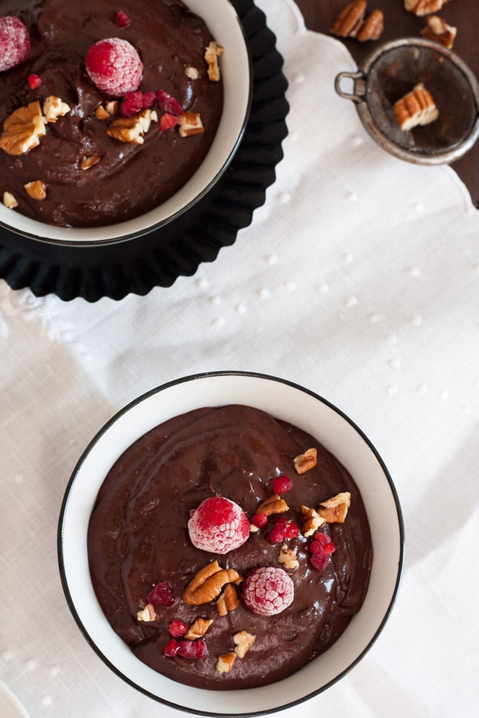 Cremigster Schokopudding aus 3 Zutaten. Gesund und oberköstlich - kochkarussell.com Cremigster Schokopudding aus 3 Zutaten. Gesund und oberköstlich - kochkarussell.com