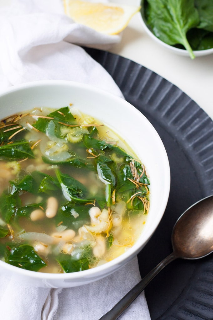 Weiße Bohnensuppe mit Spinat - herzhaft, schnell und wohlig warm Weiße Bohnensuppe mit Spinat3