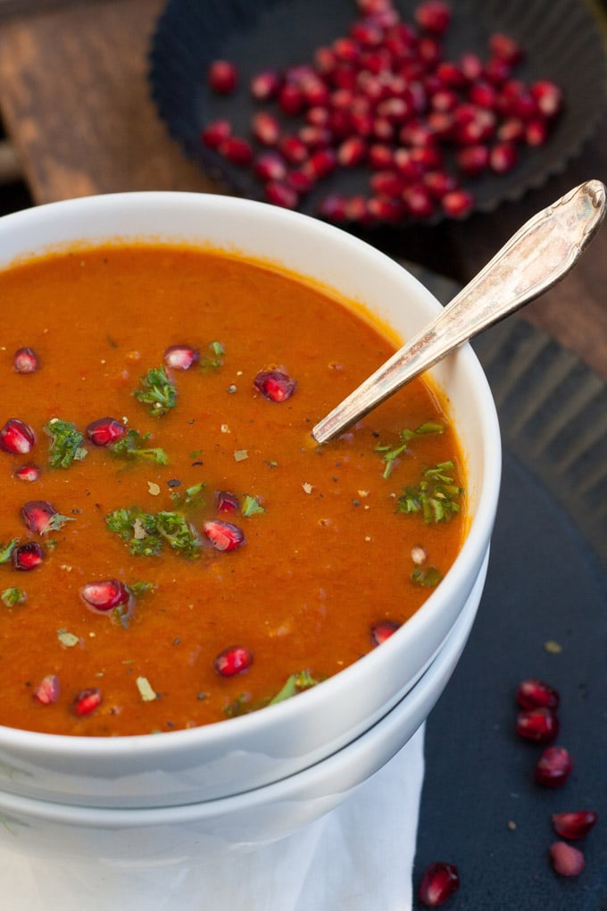 Geröstete Paprika Möhren Suppe. Rauchig, cremig, unverschämt gut - kochkarussell.com