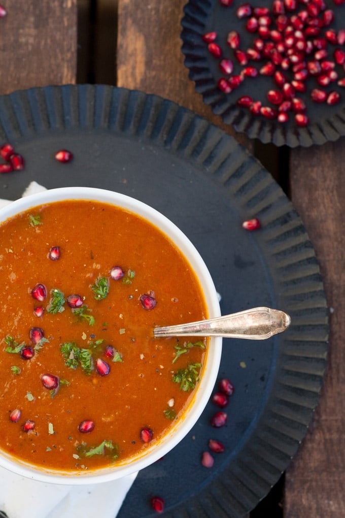 Geröstete Paprika Möhren Suppe. Rauchig, cremig, unverschämt gut - kochkarussell.com