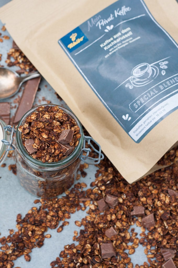 Das Kaffee-Schoko-Knuspermüsli ist Morgenkaffee und knuspriges Frühstücksglück in einem. Leicht herb und nicht zu süß, perfekt - Kochkarussell.com