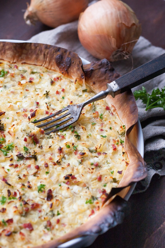 Der Low Carb Zwiebelkuchen ist herzhaft, würzig und schnell gemacht. Dazu knusprig und leicht, perfekt - kochkarussell.com Der Low Carb Zwiebelkuchen ist herzhaft, würzig und schnell gemacht. Dazu knusprig und leicht, perfekt - kochkarussell.com