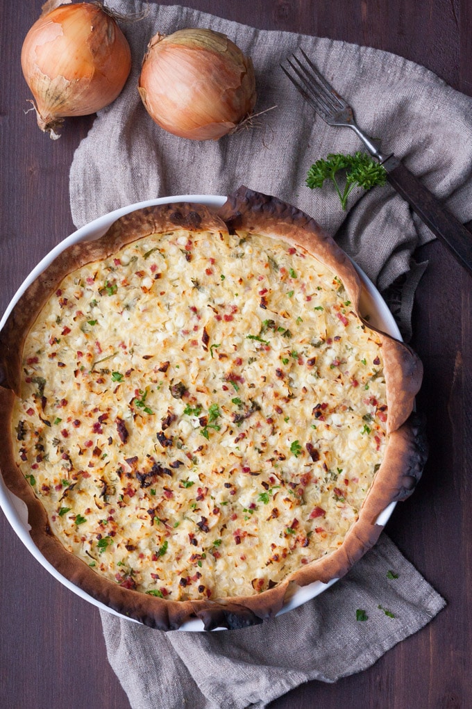 Der Low Carb Zwiebelkuchen ist herzhaft, würzig und schnell gemacht. Dazu knusprig und leicht, perfekt - kochkarussell.com Der Low Carb Zwiebelkuchen ist herzhaft, würzig und schnell gemacht. Dazu knusprig und leicht, perfekt - kochkarussell.com