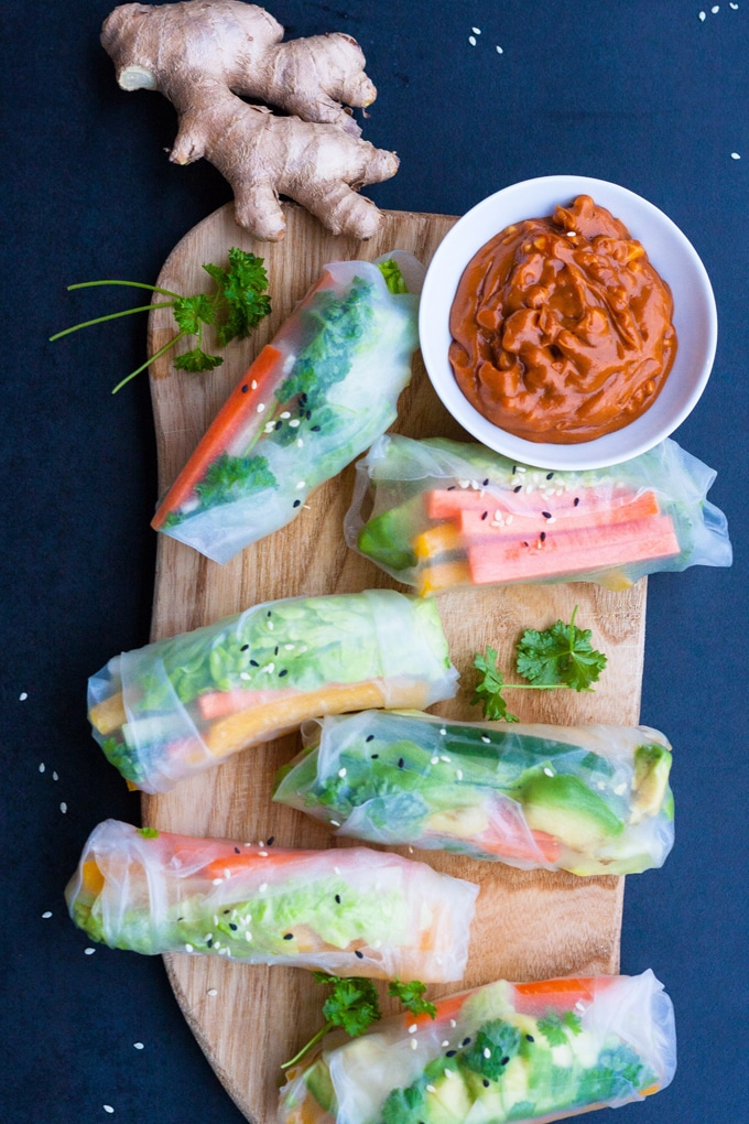 Werbung. Summer Rolls mit schneller Erdnusssauce. Frisch, knackig und gesund! Perfekt als leichtes Abendessen und zum Mitnehmen - kochkarussell.com Werbung. Summer Rolls mit schneller Erdnusssauce. Frisch, knackig und gesund! Perfekt als leichtes Abendessen und zum Mitnehmen - kochkarussell.com
