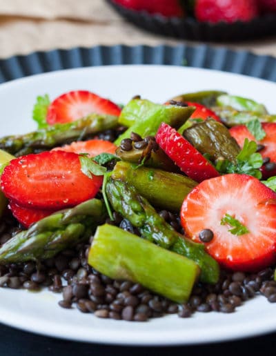 Belugalinsen-Salat mit Erdbeeren und grünem Spargel-Rezept10