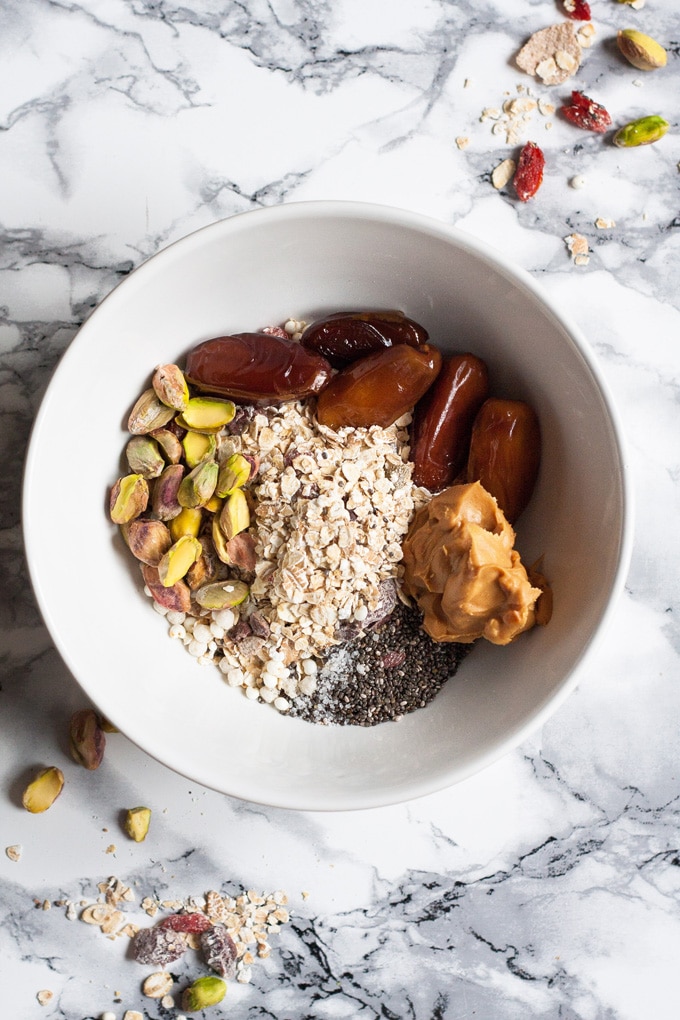 Werbung. No-Bake Berry Pistachio Energy Bites. Dieses 7-Zutaten Rezept ist der perfekte Snack für unterwegs und vollgepackt mit guten Zutaten - kochkarussell.com Werbung. No-Bake Berry Pistachio Energy Bites. Dieses 7-Zutaten Rezept ist der perfekte Snack für unterwegs und vollgepackt mit guten Zutaten - kochkarussell.com