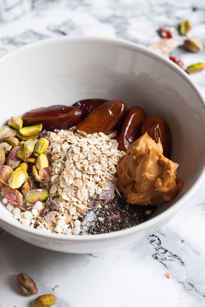 Werbung. No-Bake Berry Pistachio Energy Bites. Dieses 7-Zutaten Rezept ist der perfekte Snack für unterwegs und vollgepackt mit guten Zutaten - kochkarussell.com Werbung. No-Bake Berry Pistachio Energy Bites. Dieses 7-Zutaten Rezept ist der perfekte Snack für unterwegs und vollgepackt mit guten Zutaten - kochkarussell.com