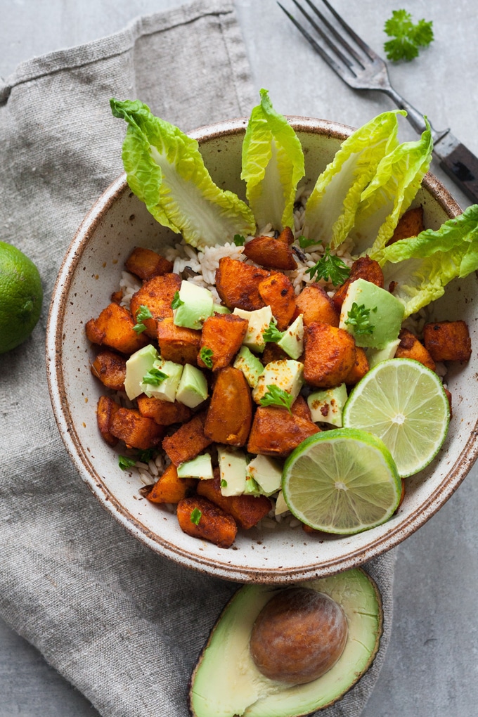Werbung. Buddha Bowl mit gerösteten Süßkartoffeln. Für dieses schnelle Soulfood braucht ihr nur eine Handvoll Zutaten. Unbedingt probieren - kochkarussell.com Werbung. Buddha Bowl mit gerösteten Süßkartoffeln. Für dieses schnelle Soulfood braucht ihr nur eine Handvoll Zutaten. Unbedingt probieren - kochkarussell.com