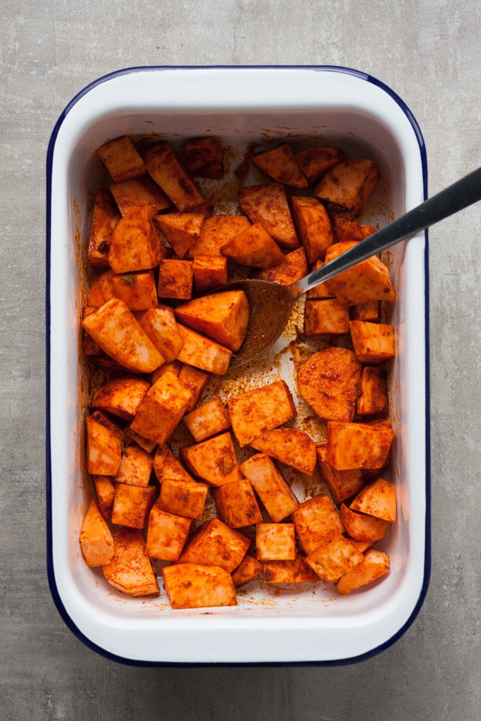 Werbung. Knusprig geröstete Süßkartoffeln aus dem Ofen - Kochkarussell.com Werbung. Knusprig geröstete Süßkartoffeln aus dem Ofen - Kochkarussell.com