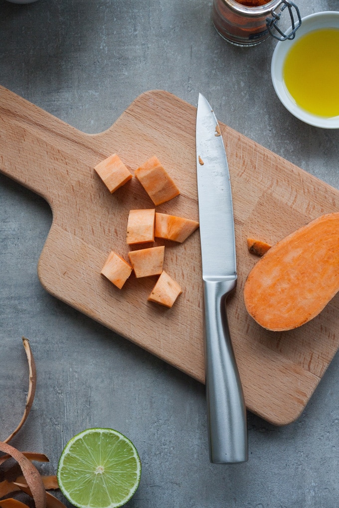 Werbung. Buddha Bowl mit gerösteten Süßkartoffeln. Für dieses schnelle Soulfood braucht ihr nur eine Handvoll Zutaten. Unbedingt probieren - kochkarussell.com Werbung. Buddha Bowl mit gerösteten Süßkartoffeln. Für dieses schnelle Soulfood braucht ihr nur eine Handvoll Zutaten. Unbedingt probieren - kochkarussell.com