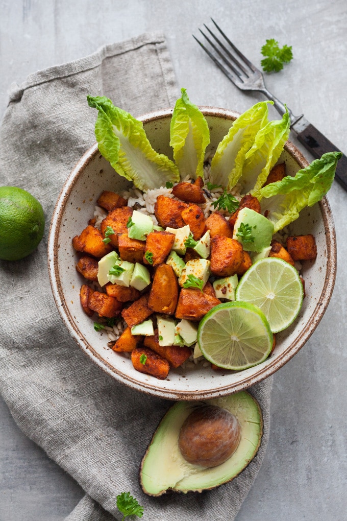 Werbung. Buddha Bowl mit gerösteten Süßkartoffeln. Für dieses schnelle Soulfood braucht ihr nur eine Handvoll Zutaten. Unbedingt probieren - kochkarussell.com Werbung. Buddha Bowl mit gerösteten Süßkartoffeln. Für dieses schnelle Soulfood braucht ihr nur eine Handvoll Zutaten. Unbedingt probieren - kochkarussell.com