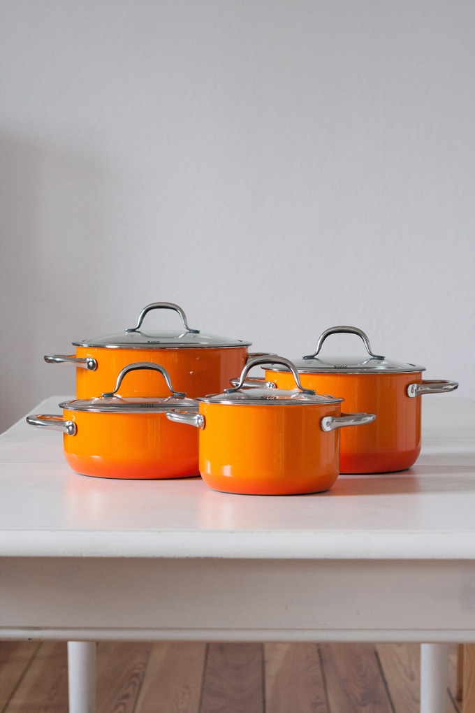 Werbung. One Pot Pasta mit Spinat und Räucherlachs. Für dieses Rezept braucht ihr nur einen Topf, acht Zutaten und 15 Minuten Zeit - kochkarussell.com