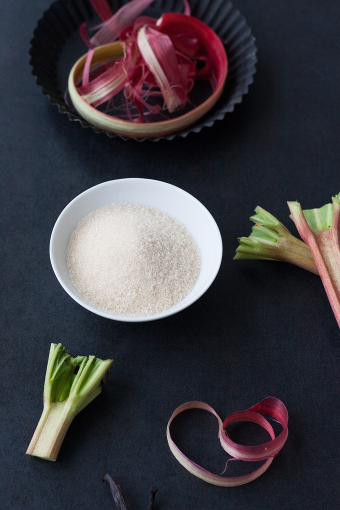 Rhabarberkompott Grundrezept aus drei Zutaten. Super einfach und lecker - Kochkarussell.com Rhabarberkompott Grundrezept aus drei Zutaten. Super einfach und lecker - Kochkarussell.com