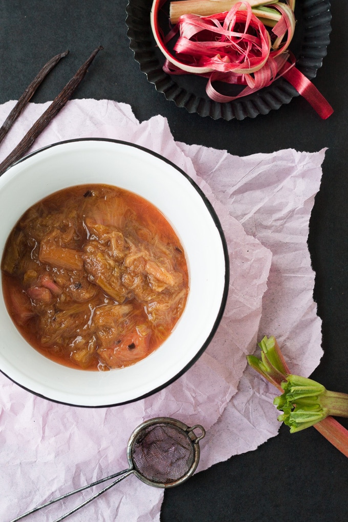 Rhabarberkompott Grundrezept aus drei Zutaten. Super einfach und lecker - Kochkarussell.com Rhabarberkompott Grundrezept aus drei Zutaten. Super einfach und lecker - Kochkarussell.com