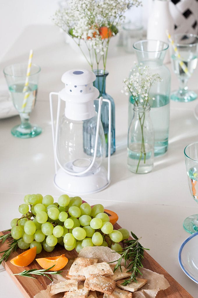 Werbung. Rosemary Sea Salt Cracker. Die 30-Minuten Cracker sind knusprig, goldbraun und vollgepackt mit Rosmarin und Meersalz. Perfekt als Snack unterwegs oder abends mit Käse und einem Gläschen Wein - kochkarussell.com Werbung. Rosemary Sea Salt Cracker. Die 30-Minuten Cracker sind knusprig, goldbraun und vollgepackt mit Rosmarin und Meersalz. Perfekt als Snack unterwegs oder abends mit Käse und einem Gläschen Wein - kochkarussell.com