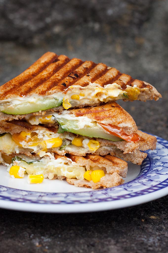 Sommerliches Gemüse-Sandwich mit gegrillten Zucchini und Feta Rezept