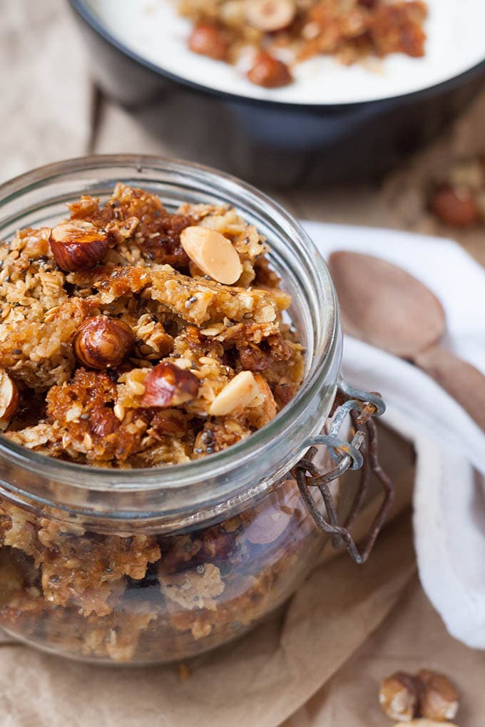 Ahornsirup-Knuspermüsli mit Nüssen