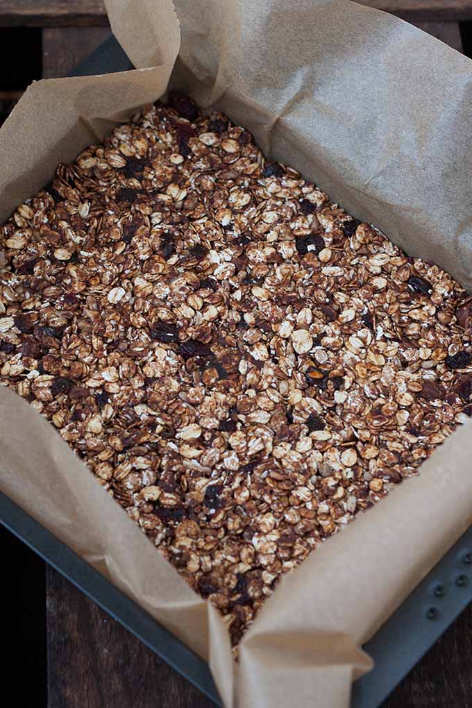 Schoko-Müsliriegel selbstgemacht. Super einfach, schokoladig und unglaublich lecker. Definitiv Ausprobieren - Kochkarussell.com