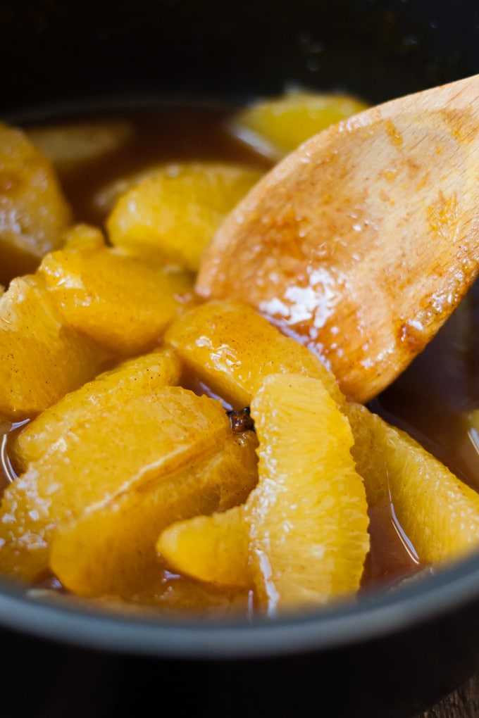 Werbung. Gewürzorangen mit karamellisiertem Zucker, Zimt und Nelke - Kochkarussell.com