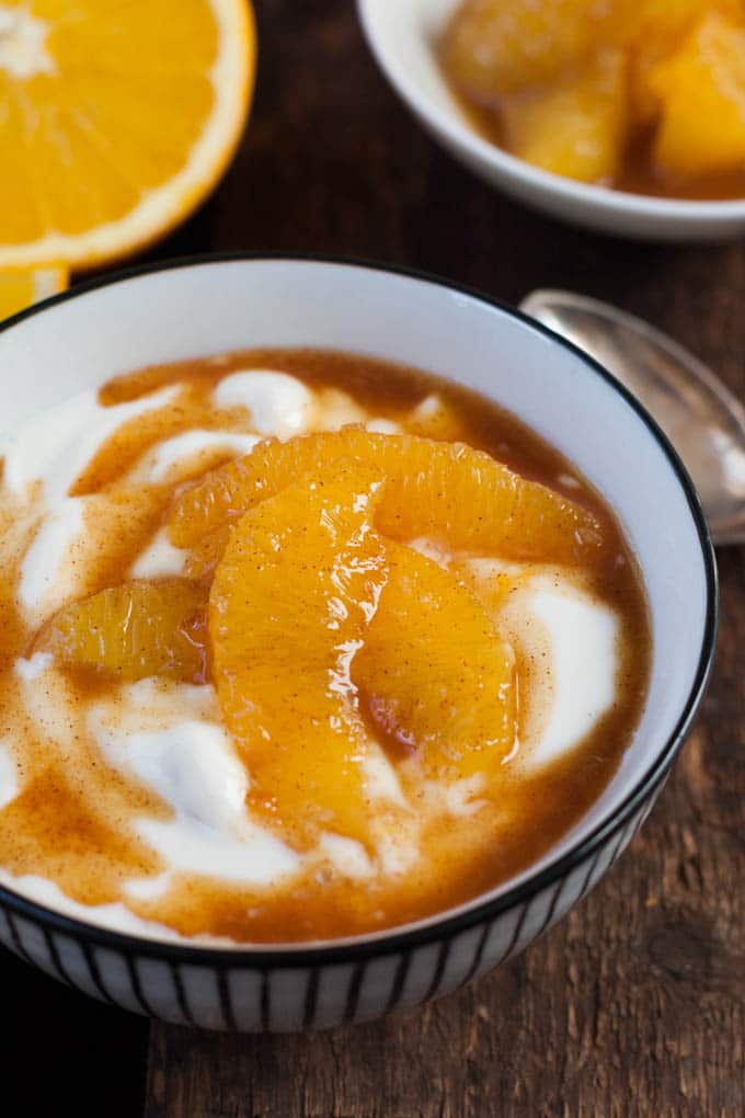 Der Vanillekipferl-Quark mit Gewürzorangen ist schnell und unglaublich cremig. Das perfekte Dessert im Advent  Kochkarussell.com