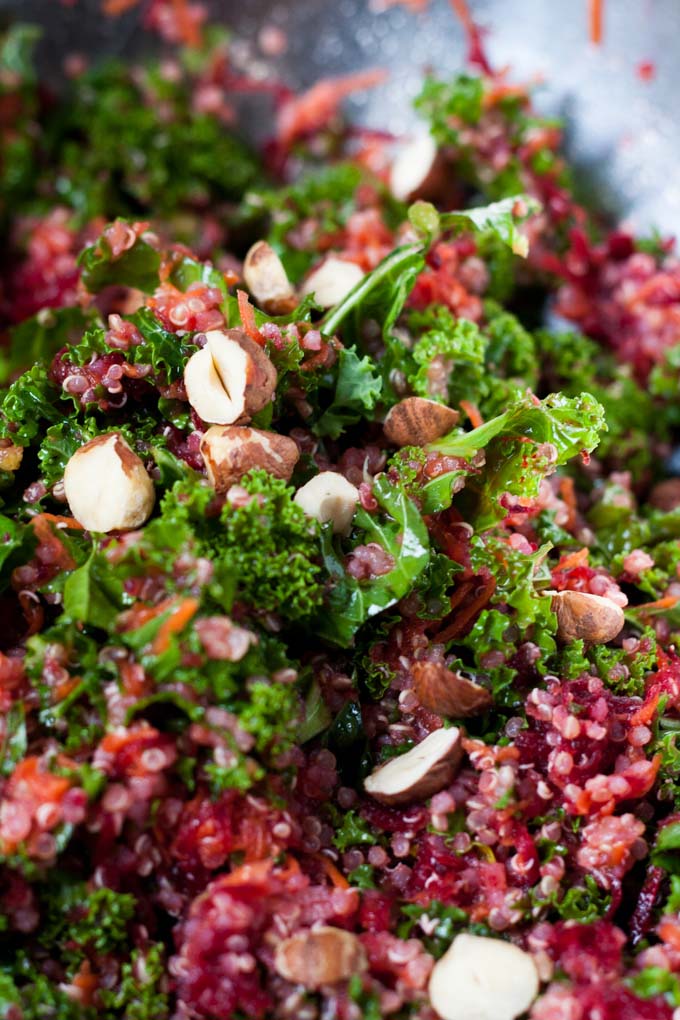 Der Pink Power Salat ist lecker, super gesund und macht lange satt. Perfekt - kochkarussell.com