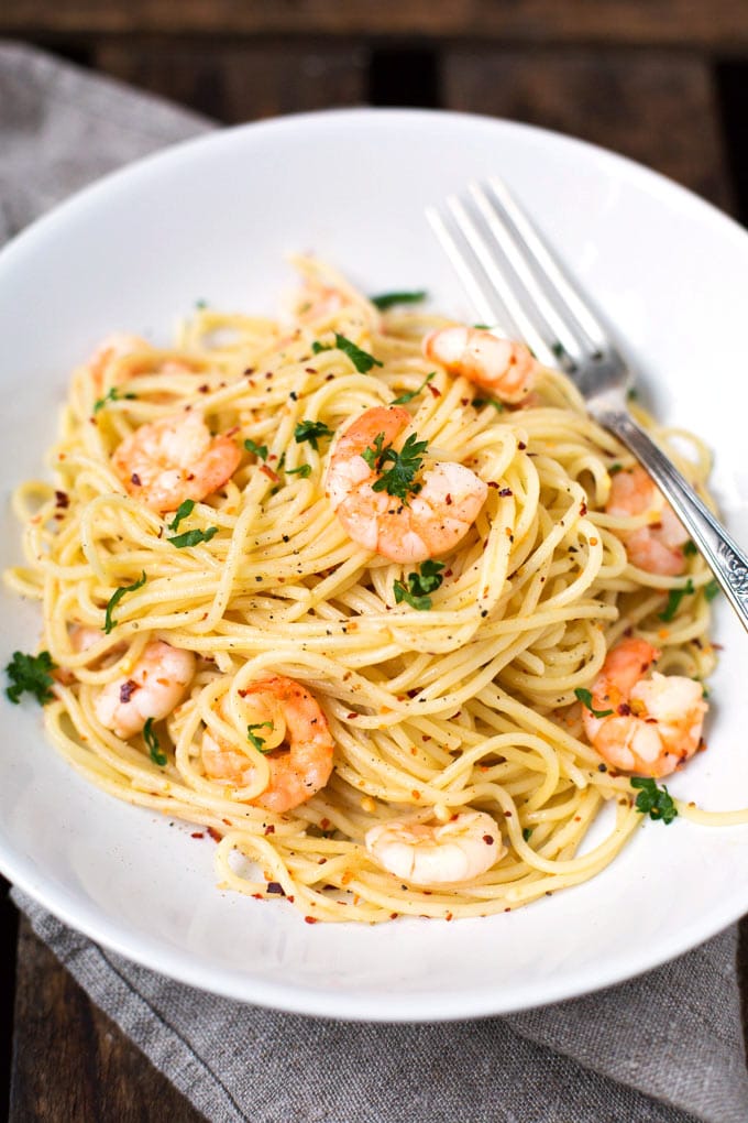 Die 20-Minuten Scampi Pasta sind super einfach und dekadent lecker. Perfekt! - Kochkarussell.com 15 keine Lust zu Kochen Rezepte für den Frühling warten auf euch - schnell, einfach, lecker und schmecken sogar der ganzen Familie!Die 20-Minuten Scampi Pasta sind super einfach und dekadent lecker. Perfekt! - Kochkarussell.com