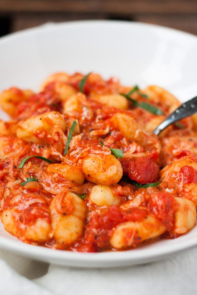 Gnocchi-mit-turboschneller-Tomatensauce-und-Mozzarella-1