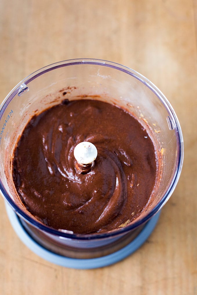 Werbung. Teig für Süßkartoffel-Brownies mit Erdnussbutter - Kochkarussell.com