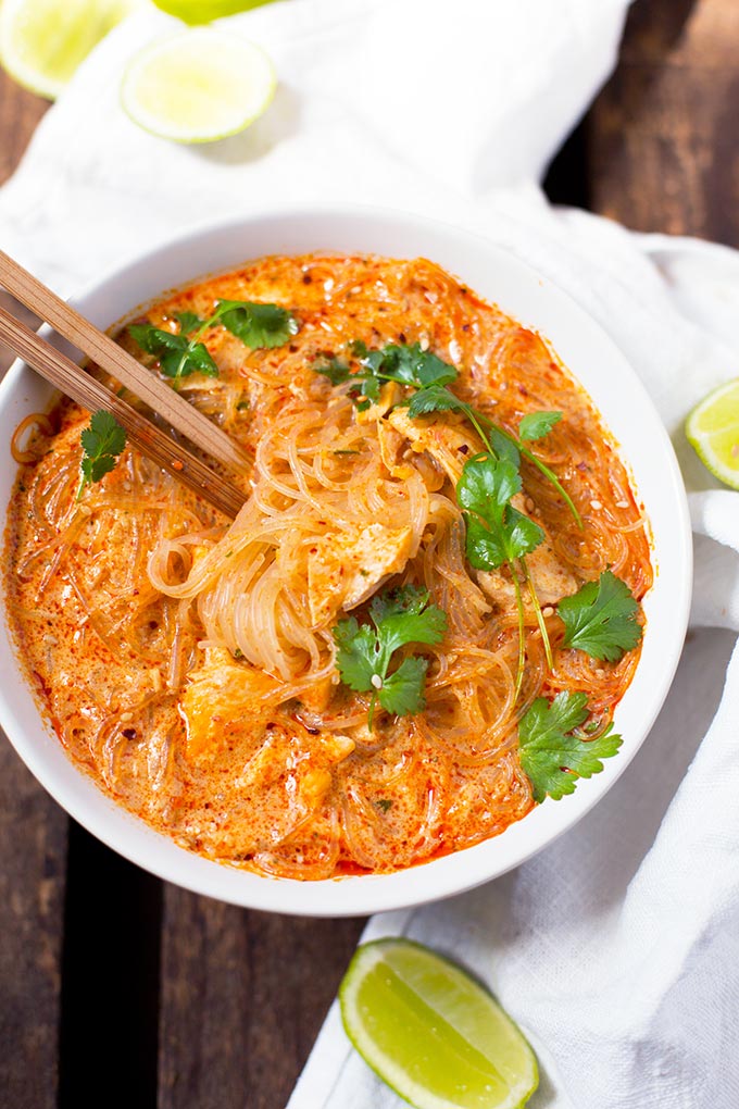 20-Minuten Thai Salmon Soup. Dieses 10-Zutaten Rezept ist schnell, einfach und immer wieder gut - Kochkarussell.com 20-Minuten Thai Salmon Soup. Dieses 10-Zutaten Rezept ist schnell, einfach und immer wieder gut - Kochkarussell.com