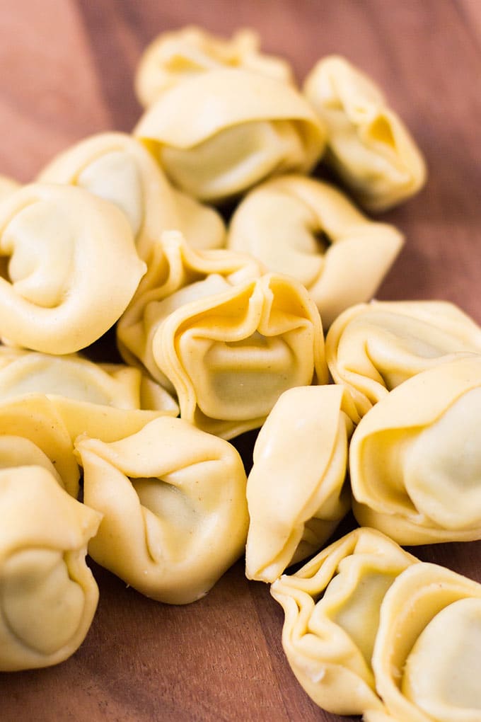 Tortellini für die Tortellini mit Tomatensauce und Basilikum - Kochkarussell.com Tortellini für die Tortellini mit Tomatensauce und Basilikum - Kochkarussell.com