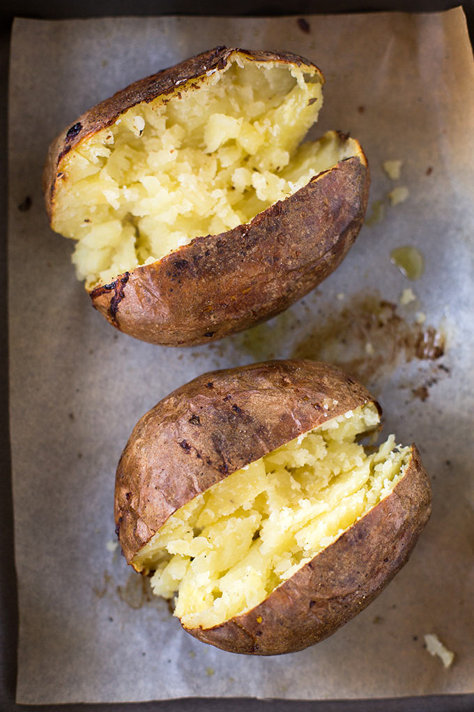 Werbung. Super einfache und leckere Ofenkartoffeln gefüllt mit Tomaten und Kichererbsen - Kochkarussell.com Werbung. Super einfache und leckere Ofenkartoffeln gefüllt mit Tomaten und Kichererbsen - Kochkarussell.com