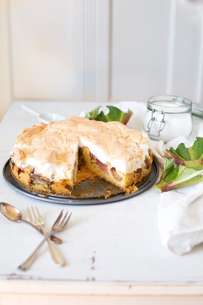 Werbung. Einfacher Rhabarberkuchen mit Baiser und Marzipan. Dieses schnelle Rezept begeistert garantiert ALLE - Kochkarussell.com Werbung. Einfacher Rhabarberkuchen mit Baiser und Marzipan. Dieses schnelle Rezept begeistert garantiert ALLE - Kochkarussell.com