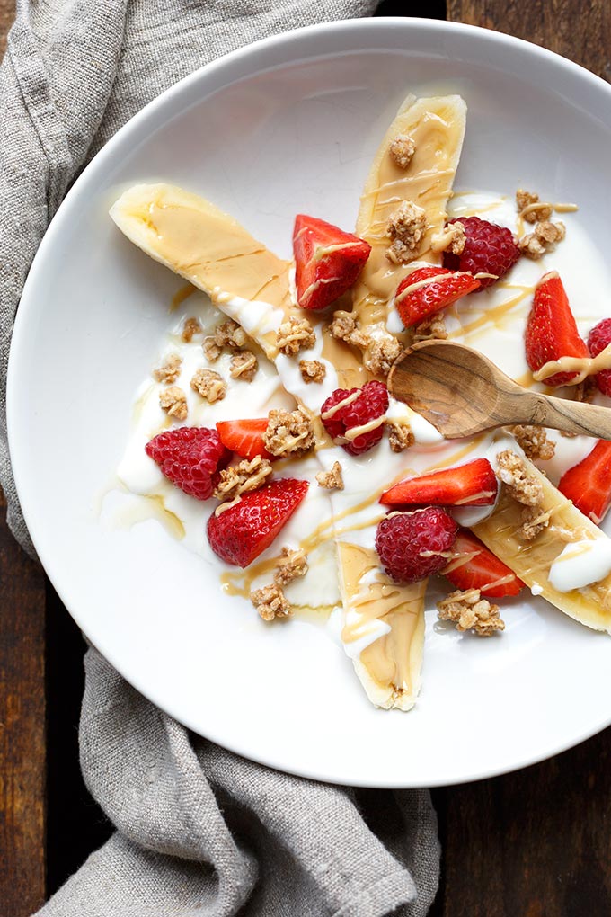 5-Minuten gesundes Banansplit. Diese gesundes Snack-Rezept ist einfach und super lecker - Kochkarussell.com 5-Minuten gesundes Banansplit. Diese gesundes Snack-Rezept ist einfach und super lecker - Kochkarussell.com